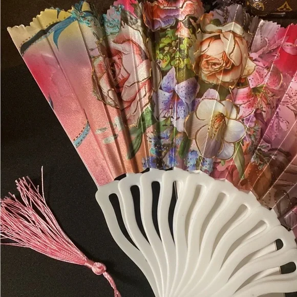 Flower Folding Fan - Picture 3 of 3